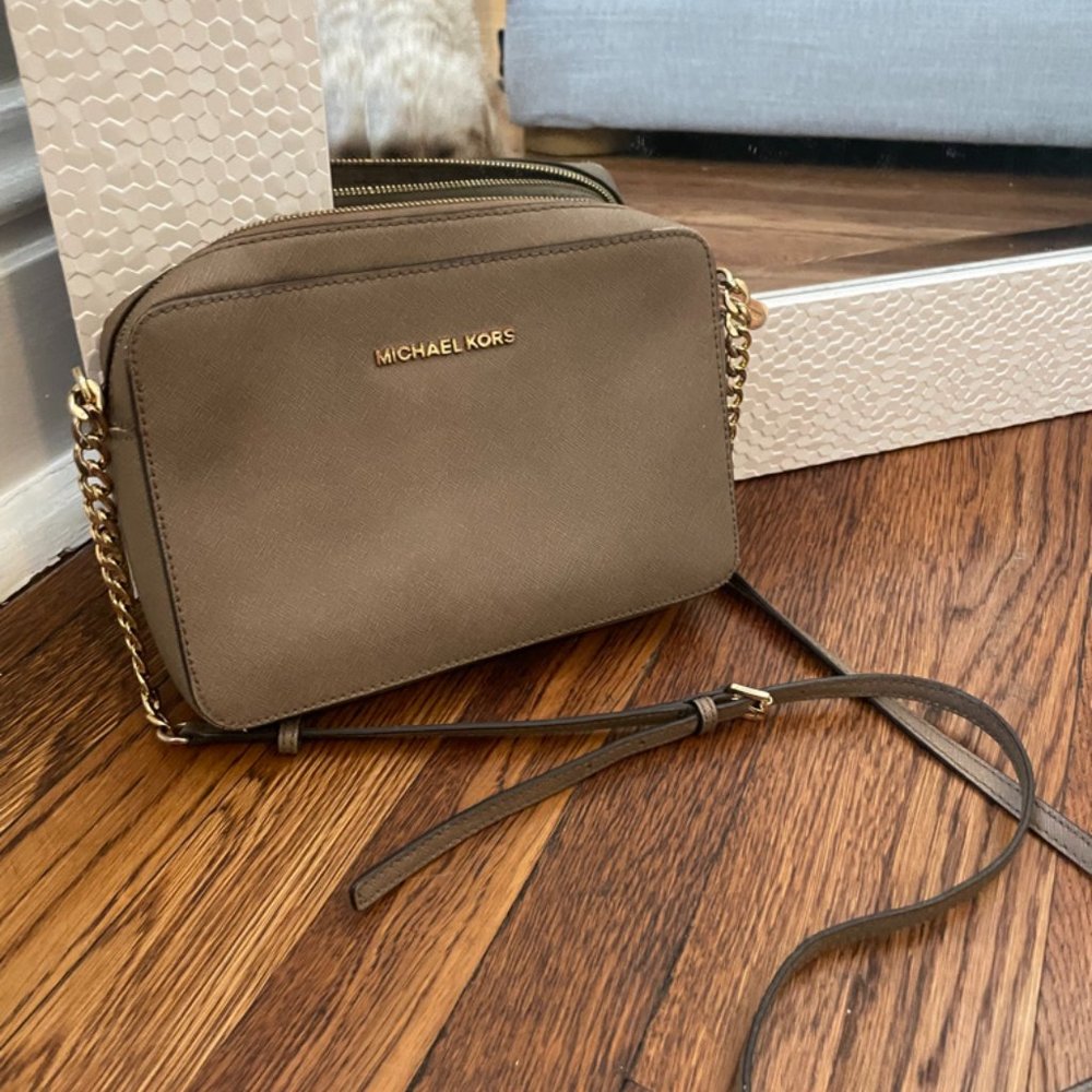 Michael Kors Jet Set Large Crossbody Bag in Dark Taupe